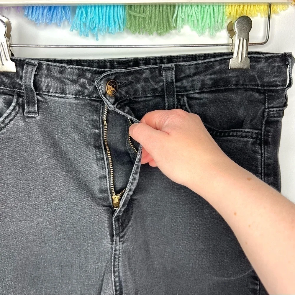 KanCan Black Distressed Raw Hem High Rise Estilo Stretch Bermuda Shorts Size 28